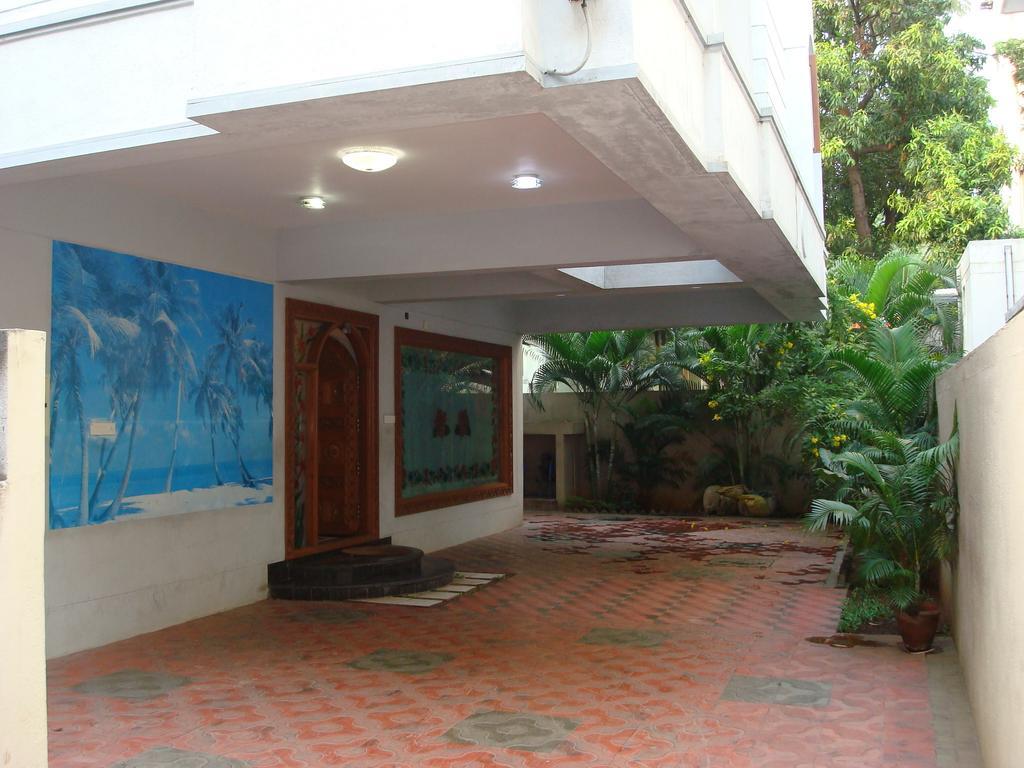 Lloyds Serviced Apartments,Krishna Street,T Nagar Chennai Zimmer foto