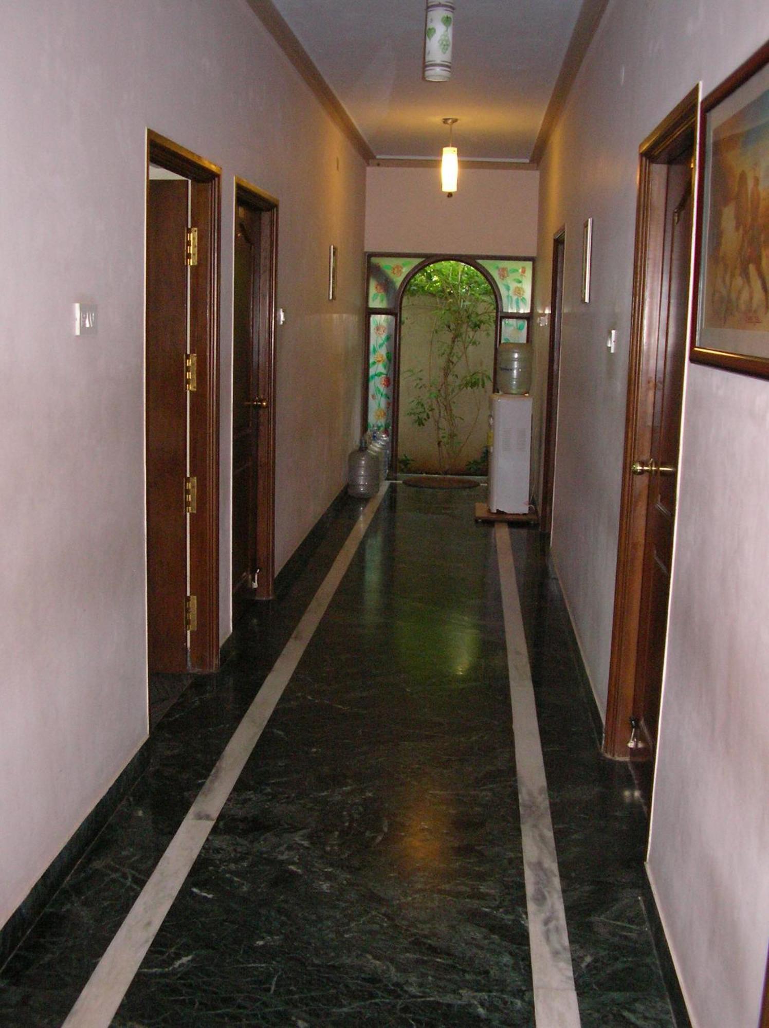 Lloyds Serviced Apartments,Krishna Street,T Nagar Chennai Zimmer foto