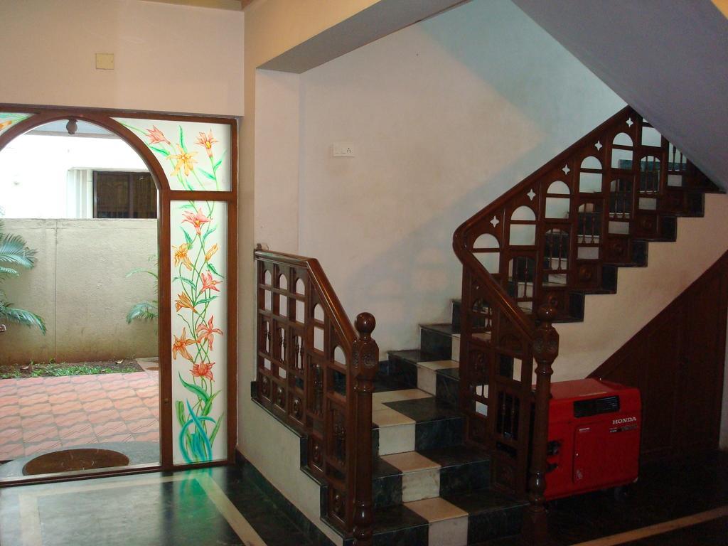 Lloyds Serviced Apartments,Krishna Street,T Nagar Chennai Zimmer foto
