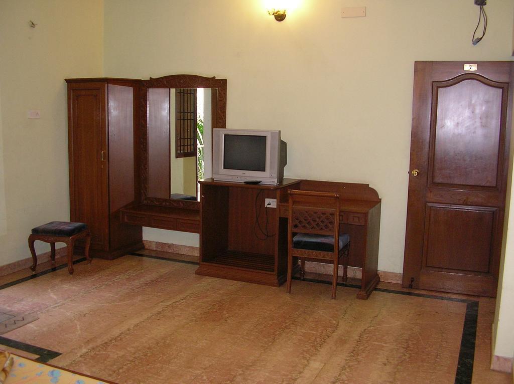 Lloyds Serviced Apartments,Krishna Street,T Nagar Chennai Zimmer foto