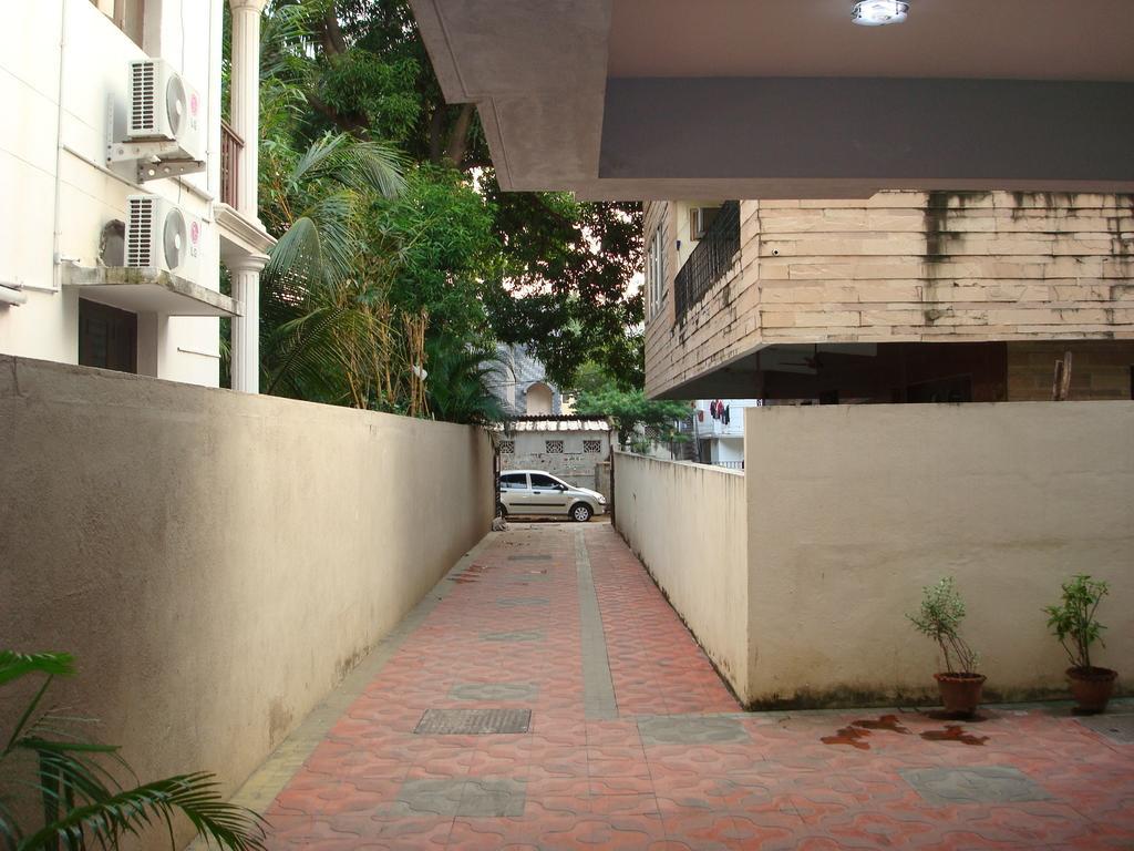 Lloyds Serviced Apartments,Krishna Street,T Nagar Chennai Exterior foto