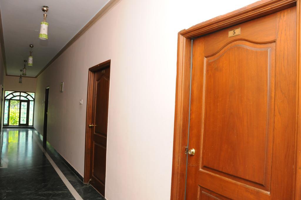 Lloyds Serviced Apartments,Krishna Street,T Nagar Chennai Zimmer foto